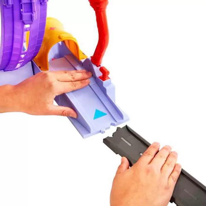 Mattel Games Disney And Pixar On The Road Showtime Loop Playset 4 Mattel Games Disney And Pixar On The Road Showtime Loop Playset - Image 4